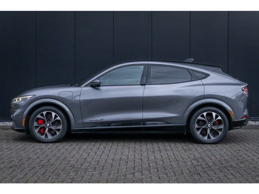 Ford Mustang Mach-E Mach-E Extended First Edition AWD 98 kWh | ALLE OPTIES! | Pano-dak | B&O audio | Technology pack ... ActivLease financial lease