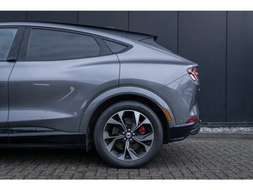 Ford Mustang Mach-E Mach-E Extended First Edition AWD 98 kWh | ALLE OPTIES! | Pano-dak | B&O audio | Technology pack ... ActivLease financial lease