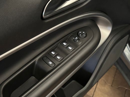 Jeep Avenger 1.2 Longitude Digitaal Dashboard | LED | Adaptieve Cruise | Carplay | Climate | Parkeersensoren A... ActivLease financial lease