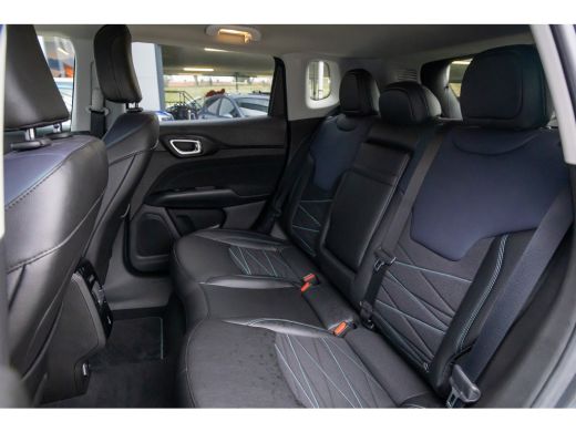 Jeep Compass 4xe 240 Plug-in Hybrid Electric S | Adap cruise | Two-tone | Stoel+stuur verwarming | Camera | Ke... ActivLease financial lease