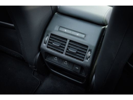 Land Rover Discovery Sport P300e PHEV Dynamic SE | 360gr Camera | El. trekhaak | Pano | Cold Climate | Black Pack | 20 Inch ... ActivLease financial lease