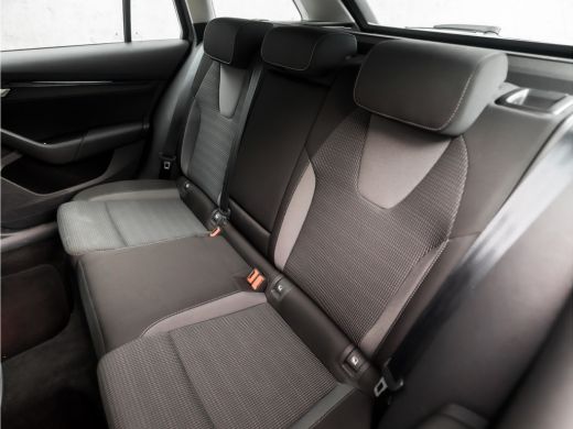 Skoda Octavia Combi 1.0 TSI Sport (VIRTUAL COCKPIT, APPLE CARPLAY, GROOT NAVI, CAMERA, STOELVERWARMING, SPORTST... ActivLease financial lease