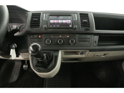 Volkswagen Transporter 2.0 TDI 140PK L2H1 | DC | 6 Zits | Airco | Carplay | Navi | Imperiaal | Trekhaak ActivLease financial lease