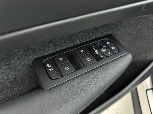 Volvo  EX40 Extended Range Plus Dark 82 kWh | PDC + Camera | Stoel + Stuurverwarming | 20 inch LM | Warmtepom... ActivLease financial lease