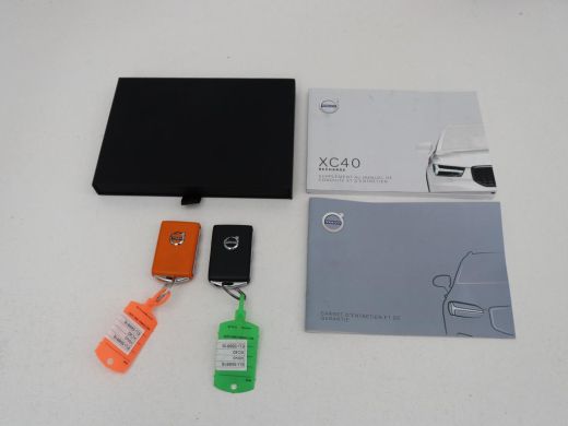 Volvo  XC40 1.5 T4 Plug-in hybrid R Design | Leder/Alcantara | Carplay | Navigatie | Parkeerverwarming | Keyl... ActivLease financial lease