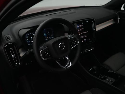 Volvo  XC40 T4 Recharge Plus Dark Harman/Kardon | 360&deg; Camera | Keyless | Elek stoelen | Stoel- & Stuurverwar... ActivLease financial lease