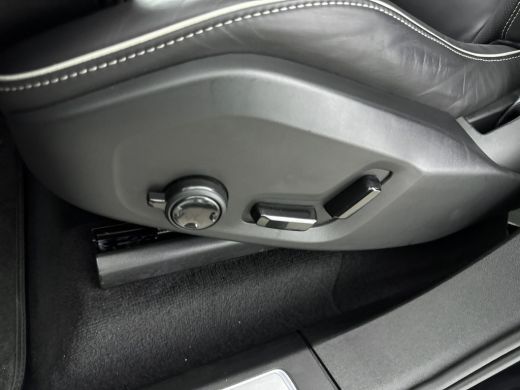 Volvo  XC90 T8 Ultimate Dark | Bowers & Wilkins | Luchtvering | Trekhaak | Gelamineerd glas | All Season | HU... ActivLease financial lease