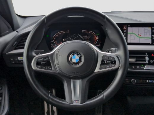 BMW 1 Serie 118i M-Sport | 17 inch | Virtual Cockpit | LED | Navigatie | Cruise Control | Airco (automatisch)... ActivLease financial lease