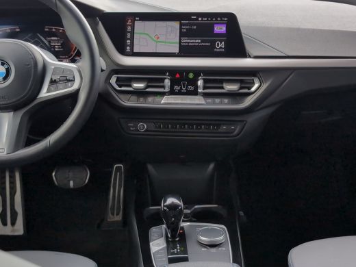 BMW 1 Serie 118i M-Sport | 17 inch | Virtual Cockpit | LED | Navigatie | Cruise Control | Airco (automatisch)... ActivLease financial lease