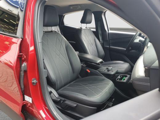 Ford Mustang Mach-E Mach-E RWD 75 kWh | Camera | Carplay | Adap. Cruise | Stoelverwarming | Navigatie | Achteruitrijc... ActivLease financial lease