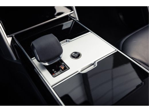 Land Rover Range Rover P460e HSE | 23 Inch Gloss Black | Shadow Pack | El.trekhaak | Pano | Head-up | Softclos ActivLease financial lease