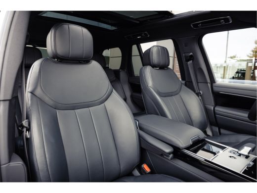 Land Rover Range Rover P460e HSE | 23 Inch Gloss Black | Shadow Pack | El.trekhaak | Pano | Head-up | Softclos ActivLease financial lease