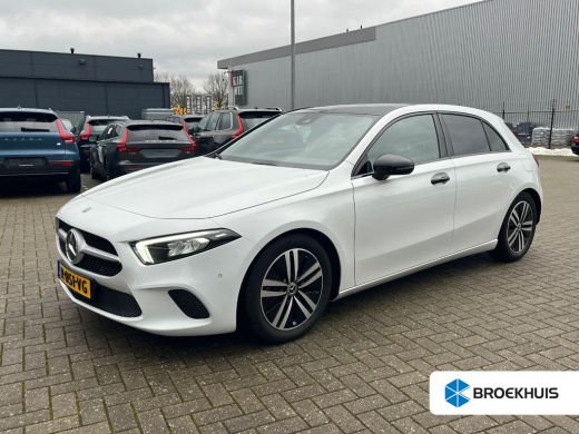 Mercedes-Benz A-Klasse 180 Luxury Line Panorama Dak | Alcantara Bekleding | LED | Widescreen | Camera | Navigatie | Park...