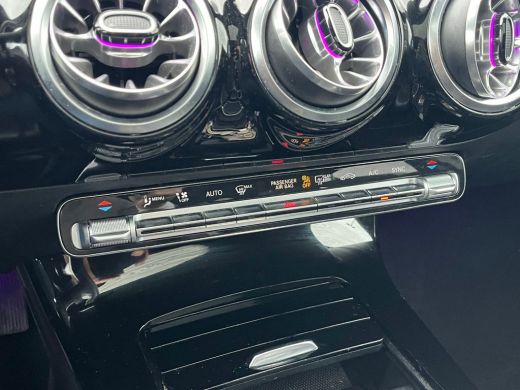 Mercedes-Benz A-Klasse 180 Luxury Line Panorama Dak | Alcantara Bekleding | LED | Widescreen | Camera | Navigatie | Park... ActivLease financial lease