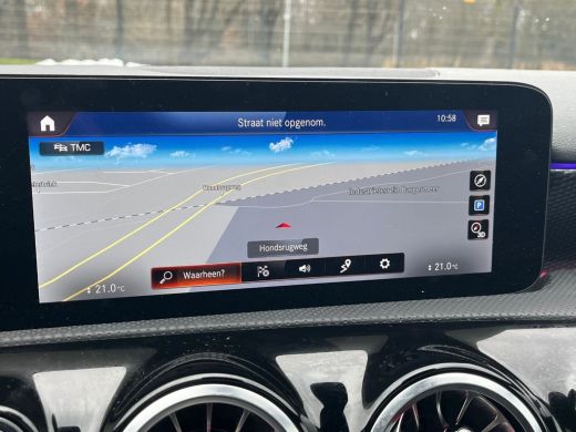 Mercedes-Benz A-Klasse 180 Luxury Line Panorama Dak | Alcantara Bekleding | LED | Widescreen | Camera | Navigatie | Park... ActivLease financial lease