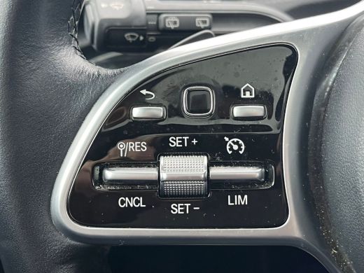 Mercedes-Benz A-Klasse 180 Luxury Line Panorama Dak | Alcantara Bekleding | LED | Widescreen | Camera | Navigatie | Park... ActivLease financial lease