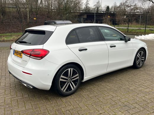 Mercedes-Benz A-Klasse 180 Luxury Line Panorama Dak | Alcantara Bekleding | LED | Widescreen | Camera | Navigatie | Park... ActivLease financial lease