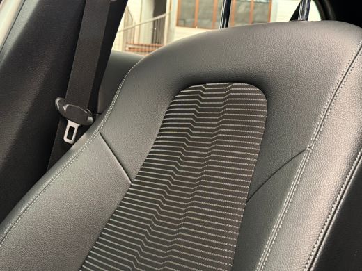 Mercedes-Benz A-Klasse 180 Luxury Line Panorama Dak | Alcantara Bekleding | LED | Widescreen | Camera | Navigatie | Park... ActivLease financial lease