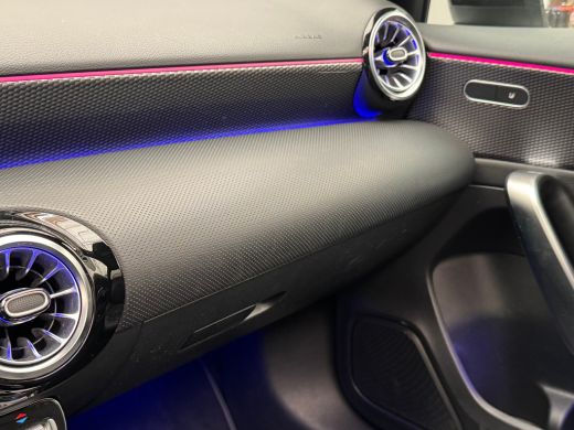 Mercedes-Benz A-Klasse 180 Luxury Line Panorama Dak | Alcantara Bekleding | LED | Widescreen | Camera | Navigatie | Park... ActivLease financial lease