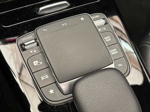 Mercedes-Benz A-Klasse 180 Luxury Line Panorama Dak | Alcantara Bekleding | LED | Widescreen | Camera | Navigatie | Park... ActivLease financial lease
