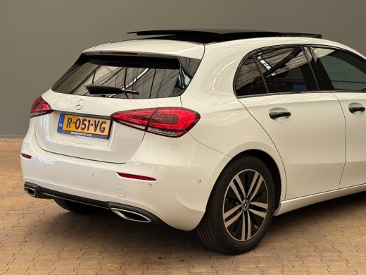 Mercedes-Benz A-Klasse 180 Luxury Line Panorama Dak | Alcantara Bekleding | LED | Widescreen | Camera | Navigatie | Park... ActivLease financial lease