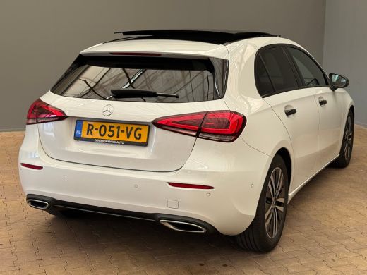 Mercedes-Benz A-Klasse 180 Luxury Line Panorama Dak | Alcantara Bekleding | LED | Widescreen | Camera | Navigatie | Park... ActivLease financial lease