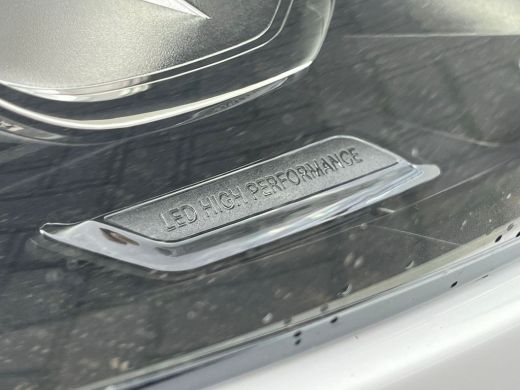 Mercedes-Benz A-Klasse 180 Luxury Line Panorama Dak | Alcantara Bekleding | LED | Widescreen | Camera | Navigatie | Park... ActivLease financial lease