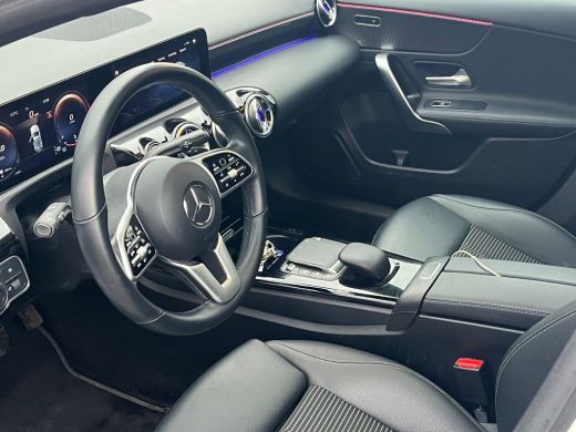 Mercedes-Benz A-Klasse 180 Luxury Line Panorama Dak | Alcantara Bekleding | LED | Widescreen | Camera | Navigatie | Park... ActivLease financial lease