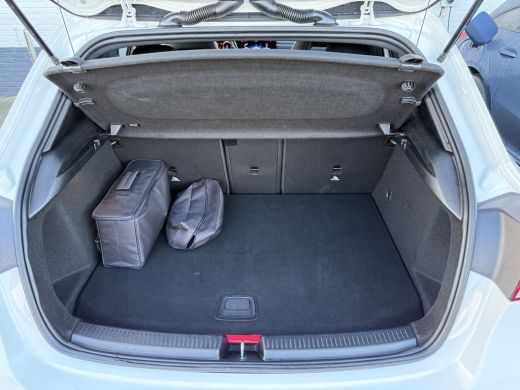 Mercedes-Benz A-Klasse 250 e Business Solution AMG Edition | Pano | Ambient Light | Camera | LED | 18 inch ActivLease financial lease