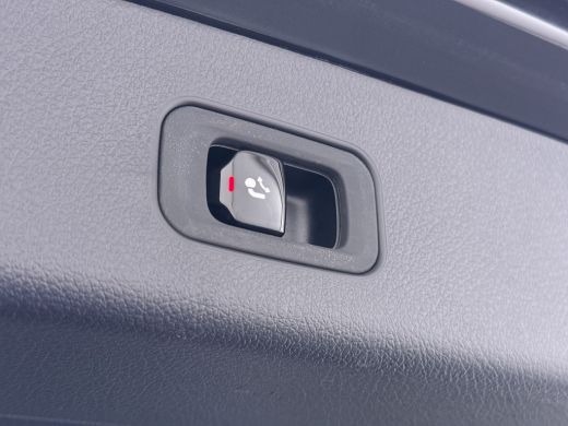 Mercedes-Benz GLC 300e AMG // Trekhaak // Burmester // 360 Camera // Memory // 20 inch // Carplay ActivLease financial lease