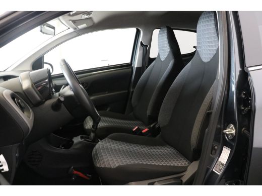 Peugeot 108 1.0 e-VTi Active | Navi by App | Airco | Camera | DAB | Buitenspiegels elektrisch verstel- en ver... ActivLease financial lease