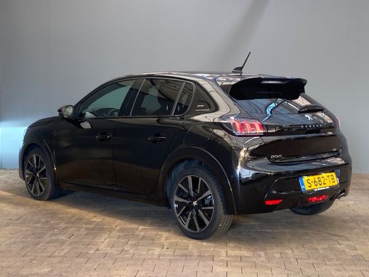 Peugeot 208 1.2 GT | Adap. Cruise C. | BLIS | Camera | St. Verwarming | Navi | 17" LMV | PDC V&A | CarPlay | ... ActivLease financial lease