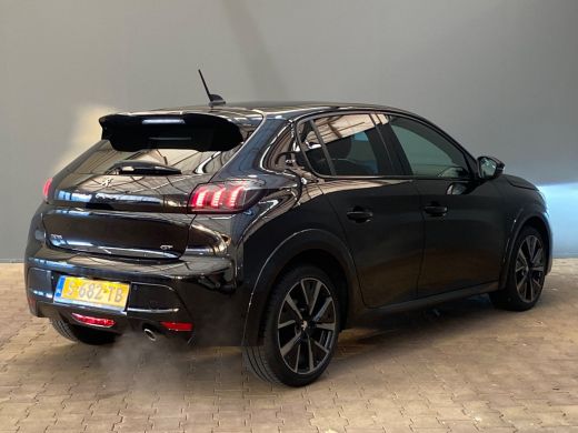 Peugeot 208 1.2 GT | Adap. Cruise C. | BLIS | Camera | St. Verwarming | Navi | 17" LMV | PDC V&A | CarPlay | ... ActivLease financial lease