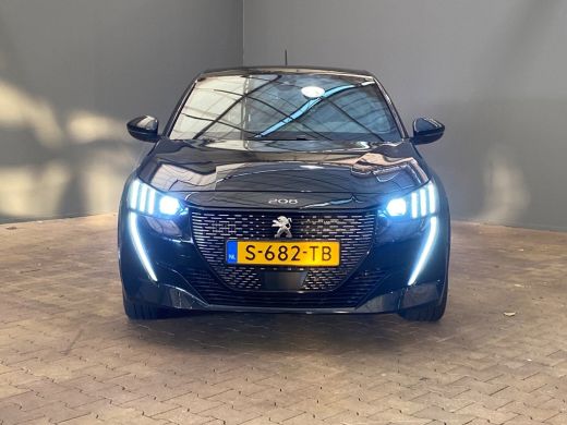 Peugeot 208 1.2 GT | Adap. Cruise C. | BLIS | Camera | St. Verwarming | Navi | 17" LMV | PDC V&A | CarPlay | ... ActivLease financial lease