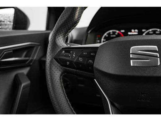 Seat Arona 1.0 EcoTSI FR Business Connect | Achteruitrijcamera | Afneembare trekhaak. | Armsteun voor ActivLease financial lease