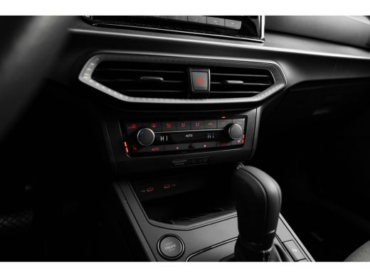 Seat Arona 1.0 EcoTSI FR Business Connect | Achteruitrijcamera | Afneembare trekhaak. | Armsteun voor ActivLease financial lease
