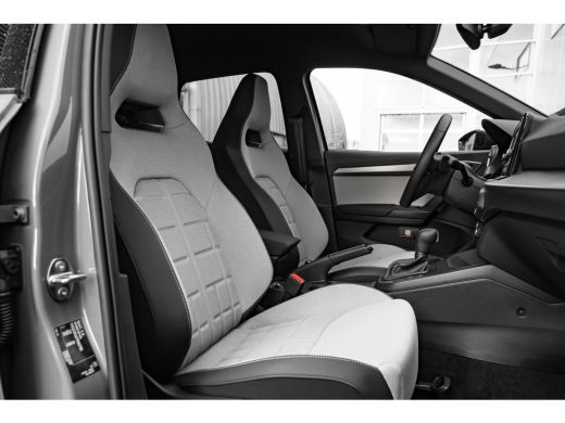 Seat Arona 1.0 EcoTSI FR Business Connect | Achteruitrijcamera | Afneembare trekhaak. | Armsteun voor ActivLease financial lease