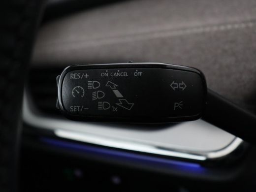 Skoda Enyaq iV 60 | 68.900km NAP | Sfeerverlichting | Carplay | Half leder | Navigatie | Full LED | Chroom Pack ... ActivLease financial lease