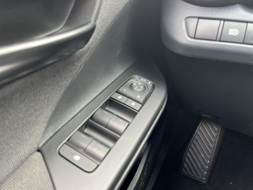 Toyota C-HR 1.8 Hybrid 140 First Edition | Navigatie | Apple CarPlay/Android auto | Achteruitrijcamera | Elek... ActivLease financial lease