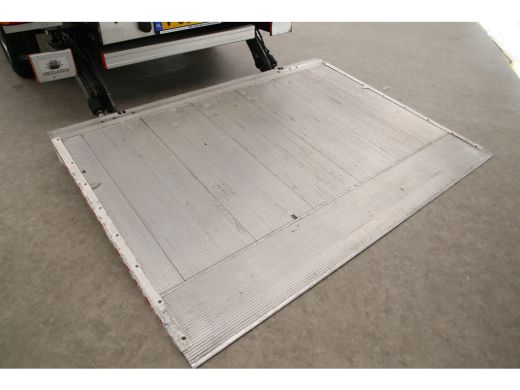 Volkswagen Crafter 2.0 TDI | Bakwagen | Laadklep | Zijdeur | Airco | 3 Zits | Camera | Carplay | Navigatie ActivLease financial lease