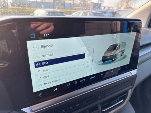 Volkswagen e-Transporter 32 L2H1 Style 64 kWh | Trekhaak | Leder | 8 Pers. | ActivLease financial lease