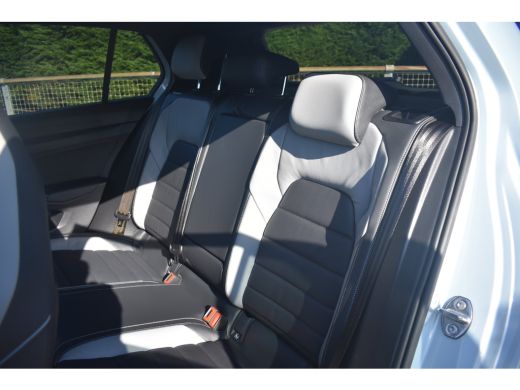 Volkswagen Golf GTE 272PK VERLENGDE GARANTIE | Vienna leder pakket | Head-up display | Schuif-kanteldak | Elektri... ActivLease financial lease