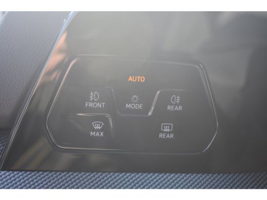 Volkswagen Golf GTE 272PK VERLENGDE GARANTIE | Vienna leder pakket | Head-up display | Schuif-kanteldak | Elektri... ActivLease financial lease