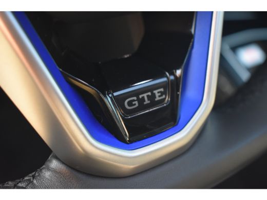 Volkswagen Golf GTE 272PK VERLENGDE GARANTIE | Vienna leder pakket | Head-up display | Schuif-kanteldak | Elektri... ActivLease financial lease