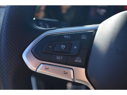 Volkswagen Golf GTE 272PK VERLENGDE GARANTIE | Vienna leder pakket | Head-up display | Schuif-kanteldak | Elektri... ActivLease financial lease