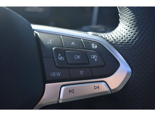 Volkswagen Golf GTE 272PK VERLENGDE GARANTIE | Vienna leder pakket | Head-up display | Schuif-kanteldak | Elektri... ActivLease financial lease