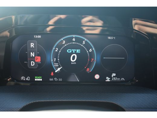Volkswagen Golf GTE 272PK VERLENGDE GARANTIE | Vienna leder pakket | Head-up display | Schuif-kanteldak | Elektri... ActivLease financial lease