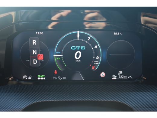 Volkswagen Golf GTE 272PK VERLENGDE GARANTIE | Vienna leder pakket | Head-up display | Schuif-kanteldak | Elektri... ActivLease financial lease