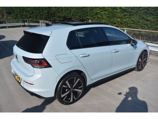 Volkswagen Golf GTE 272PK VERLENGDE GARANTIE | Vienna leder pakket | Head-up display | Schuif-kanteldak | Elektri... ActivLease financial lease