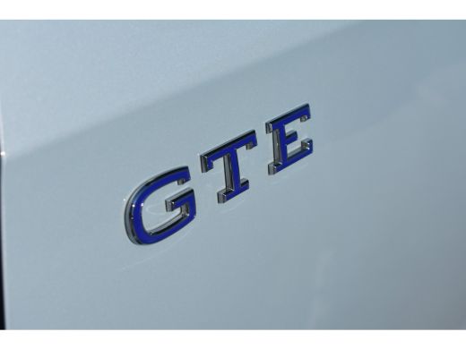 Volkswagen Golf GTE 272PK VERLENGDE GARANTIE | Vienna leder pakket | Head-up display | Schuif-kanteldak | Elektri... ActivLease financial lease